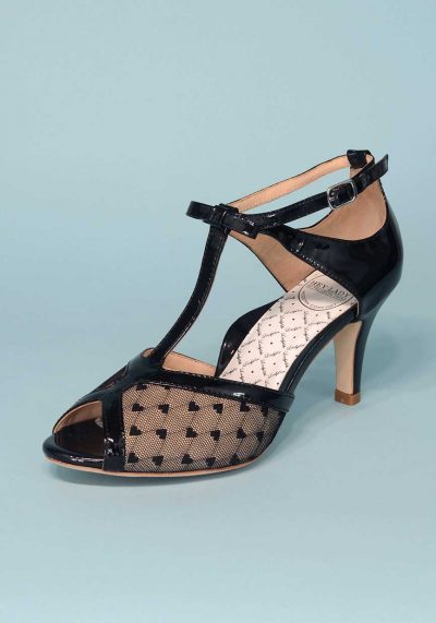 2-ZouZouBisou-BangingBlack_Angled-blue-backdrop_WEB-1 2-ZouZouBisou-BangingBlack_Angled-blue-backdrop_WEB-1