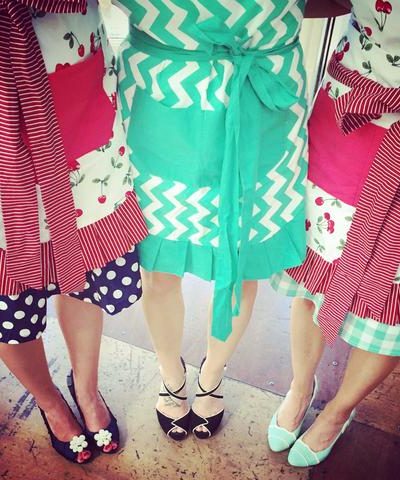 50s_housewife_champage_goggles_navy_and_at_tiffanys_crop_ed713573-0385-403b-9638-f977c2f5f92c_larg 50s_housewife_champage_goggles_navy_and_at_tiffanys_crop_ed713573-0385-403b-9638-f977c2f5f92c_larg