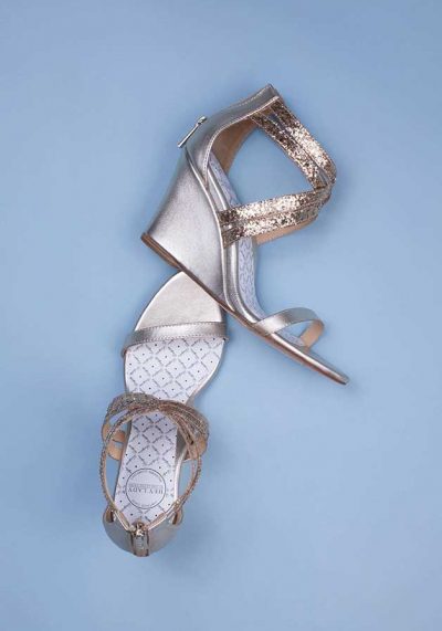 Double-Trouble-WEDGE-CHAMPAGNE-GOLD-blue-overhead Double-Trouble-WEDGE-CHAMPAGNE-GOLD-blue-overhead