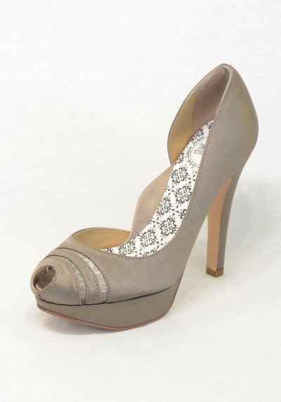 lady-taupe-white-backdrop-angled-web lady-taupe-white-backdrop-angled-web