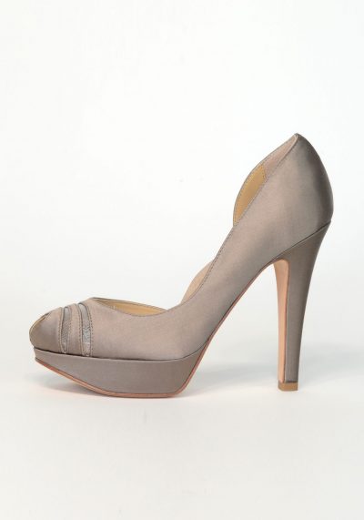 lady-taupe_white-backdrop-side_web lady-taupe_white-backdrop-side_web