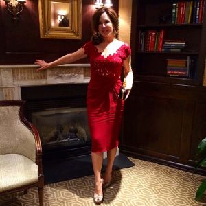 3-Actress-Mary-McDonnell-in-Luck-Be-A-Lady-Taupe-at-the-In-Pursuit-of-Peace-Award-Dinner-at-The-Waldorf-Astoria-