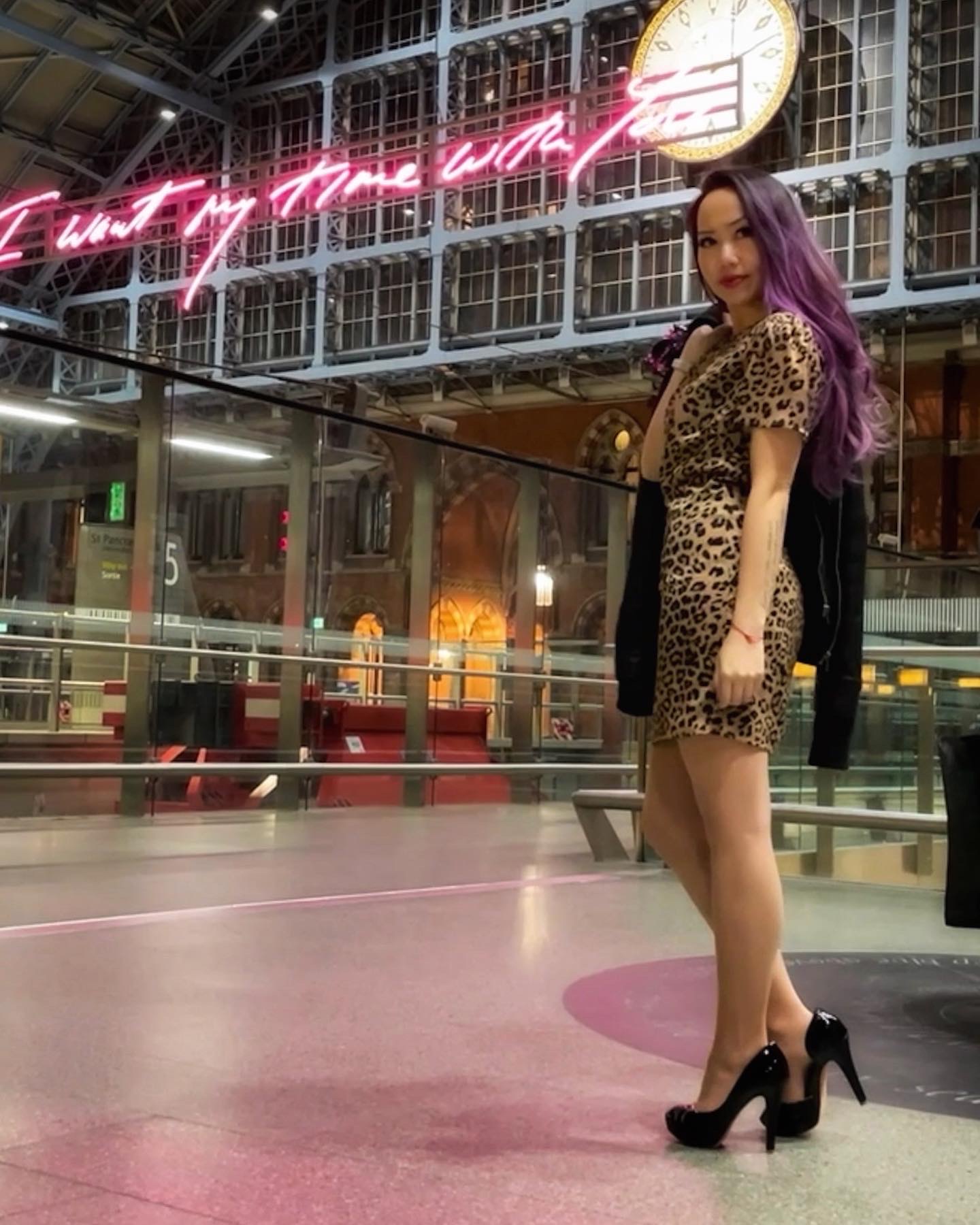 London Train Station Lady Patent Banging Black